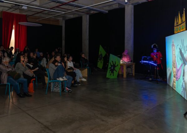 Proyección performática musicalizada y dibujo en vivo: “Oscuras Luminarias”