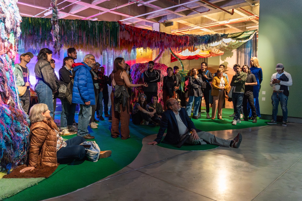 Visita comentada con la artista en tamaño grande