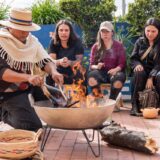 Encuentro de palabra Al aire libre, alrededor del fuego, guiado por el colectivo Minga Prácticas Decoloniales
