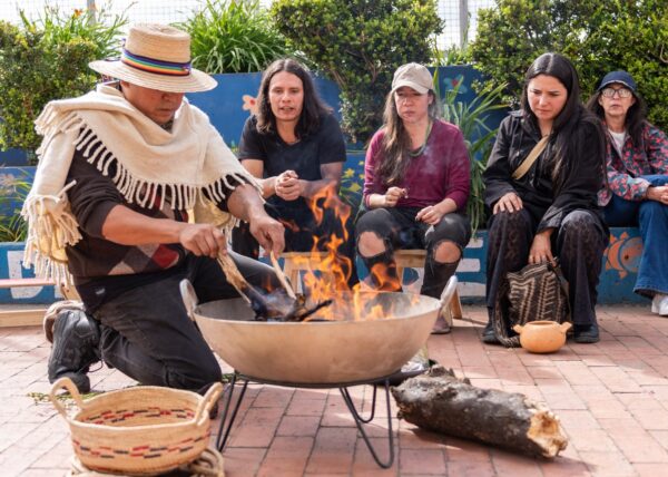 Encuentro de palabra Al aire libre, alrededor del fuego, guiado por el colectivo Minga Prácticas Decoloniales