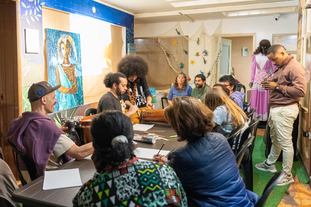 Archivos en movimiento: Laboratorio material/curatorial "Pintar el Latido: "Trazo y Memoria Afro Diaspórica" y Archivos en movimiento: Instalación efímera resultados del ciclo: “Ritmo y desobediencia”.