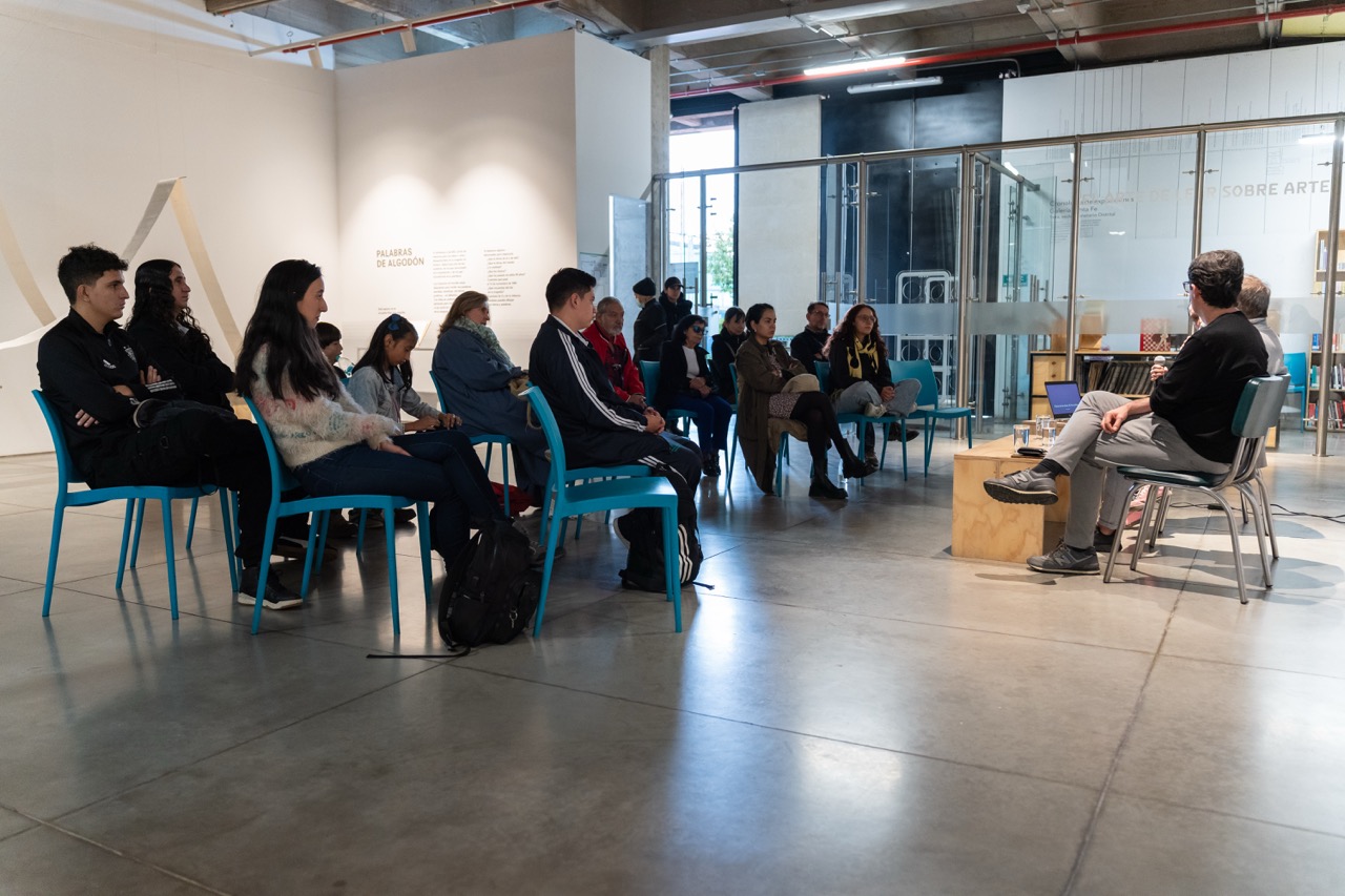 Detrás de las almas de los archivos Conversatorio