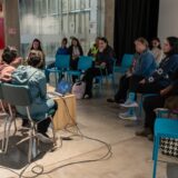 La primera mano Conversatorio  en tamaño grande