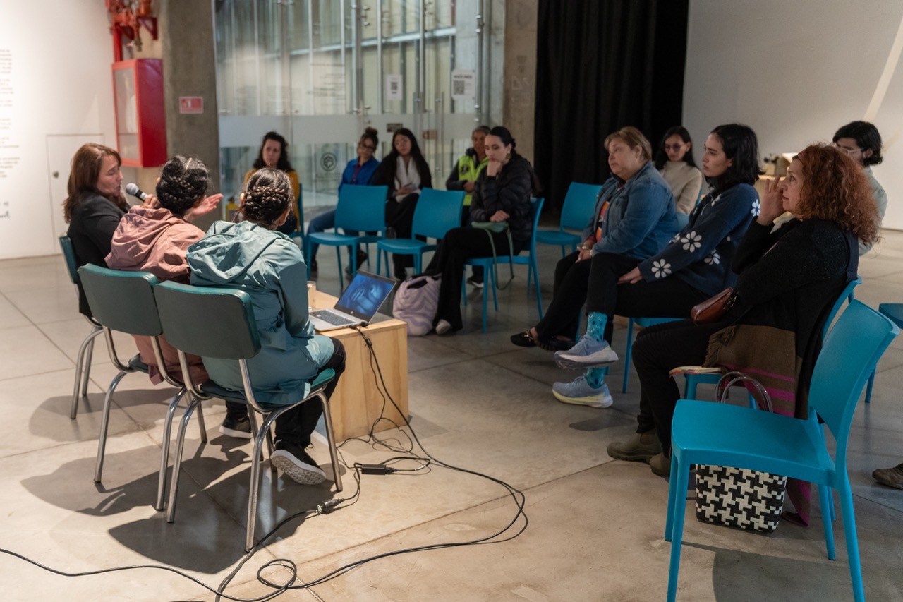 La primera mano Conversatorio  en tamaño grande