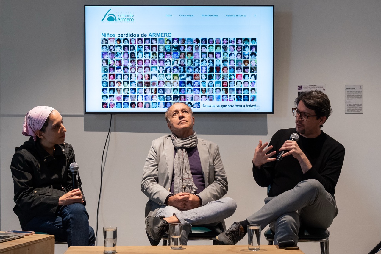 Detrás de las almas de los archivos Conversatorio en tamaño grande